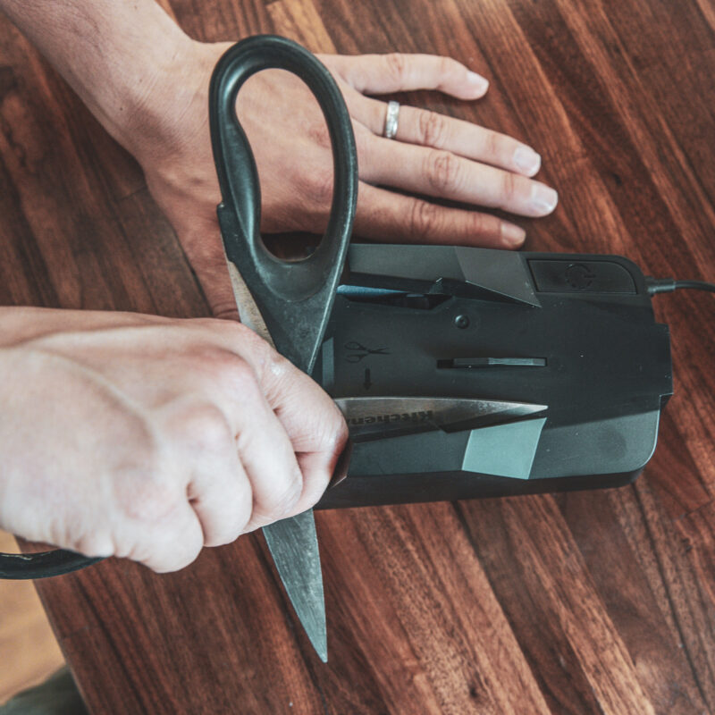 scissor sharpener sharpening scissors
